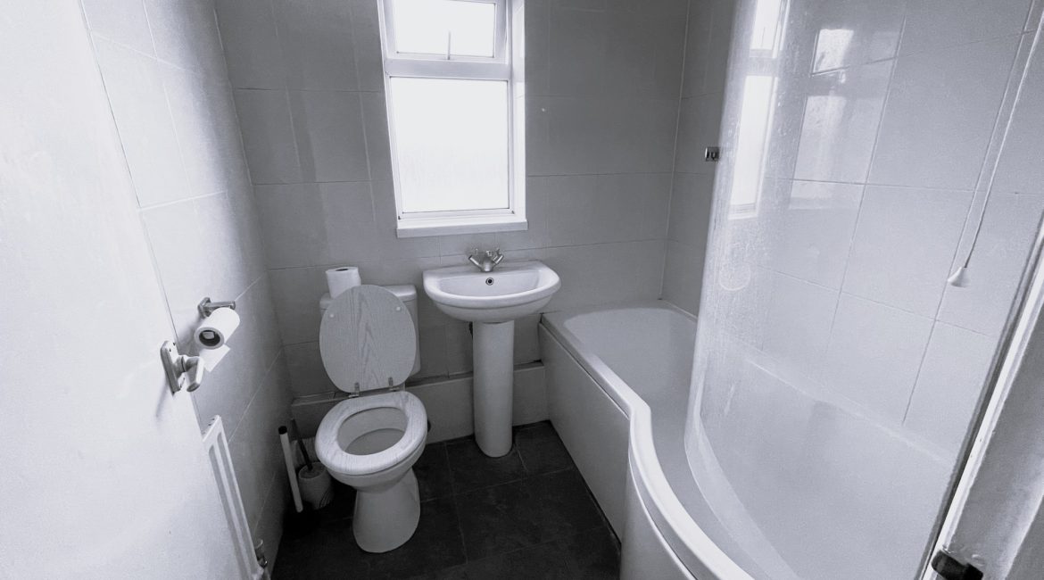 Modern 2-Bedroom First-Floor Apartment for Sale