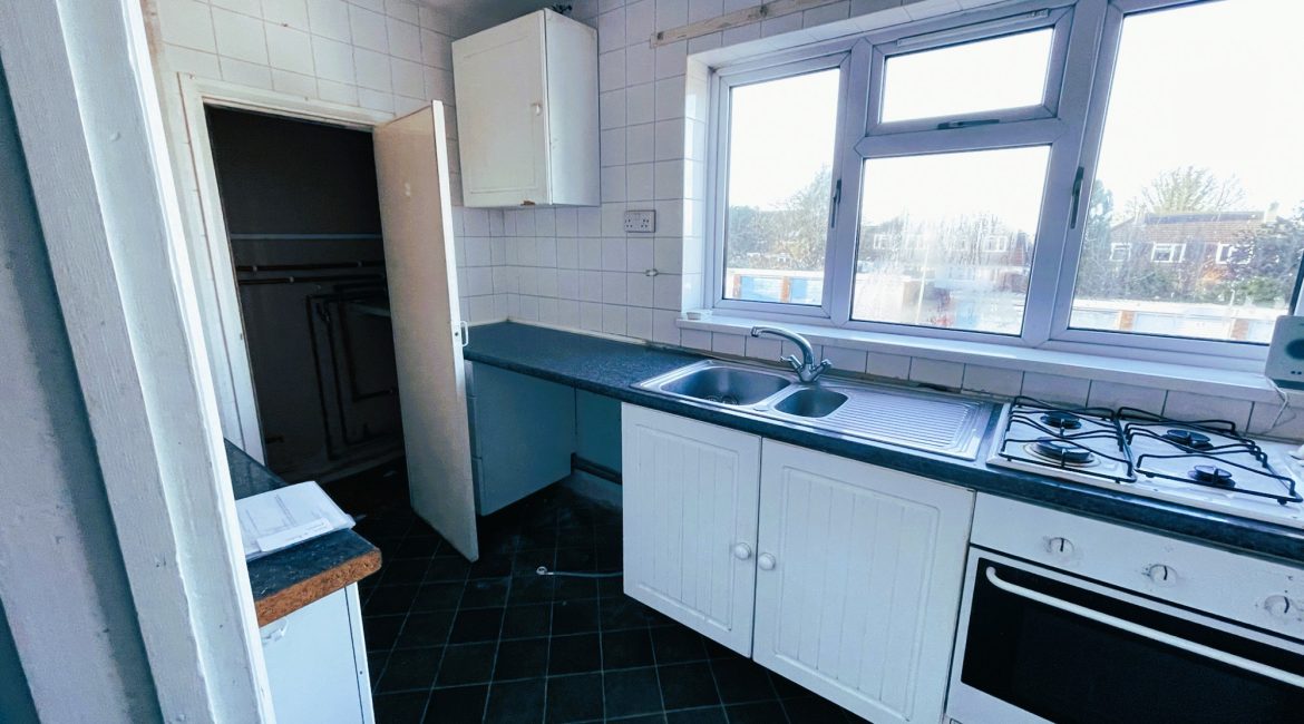 Modern 2-Bedroom First-Floor Apartment for Sale